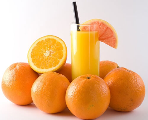 Ăn cam hay uống nước cam tốt hơn